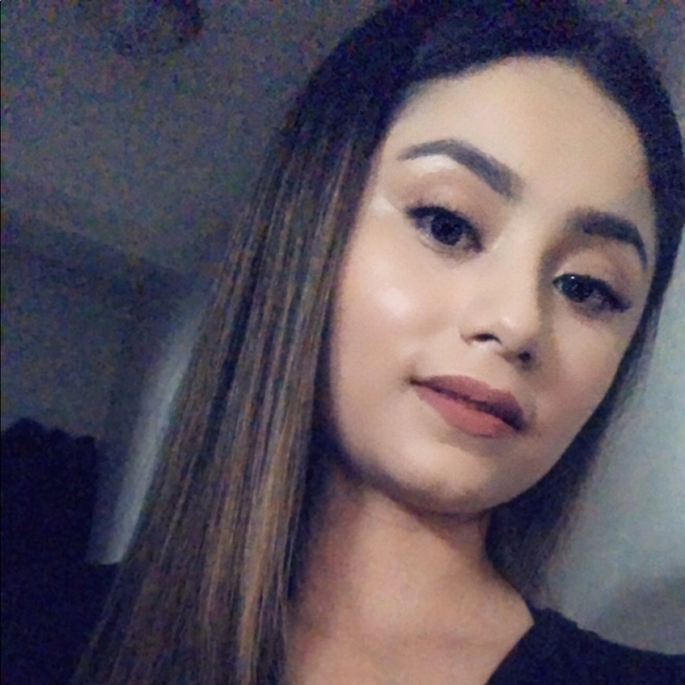 Meet your Posher, Esmeralda